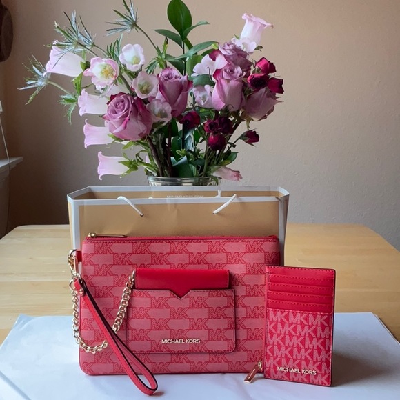 🌹MICHAEL KORS JET SET LOGO 2 - 1 WRISTLET 🌹 NWT 🌹 - Picture 2 of 16